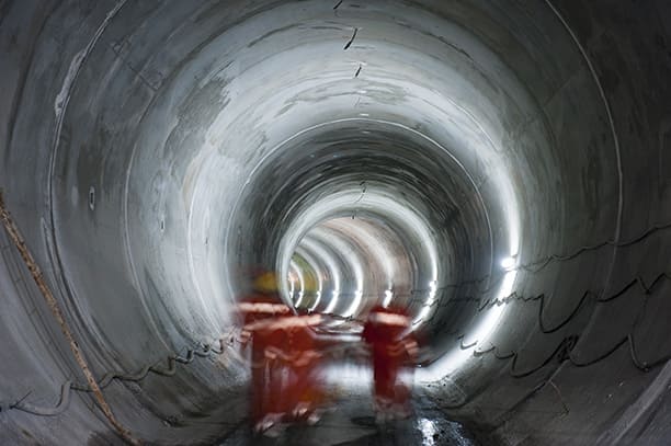 Tunnel avec artisans du BTP