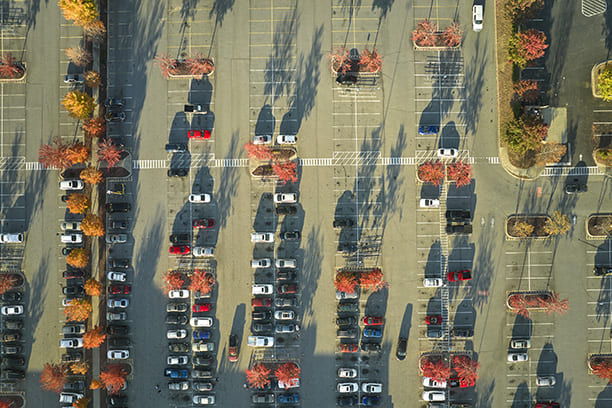 Parking d'un hypermarché d'une grande distribution