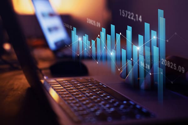Ordinateur avec des graphiques en hologramme,